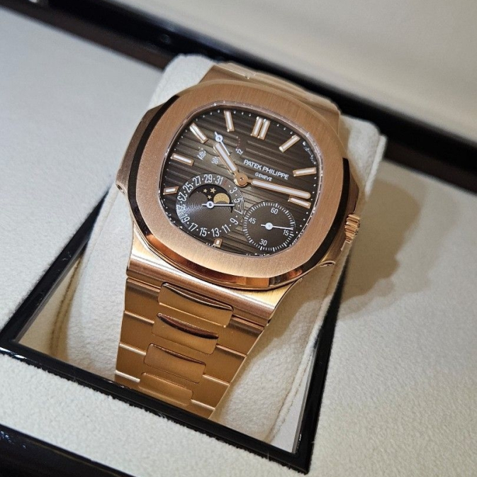 _patek_philippe__nautilus__571_1694599122_9b9276af_progressive