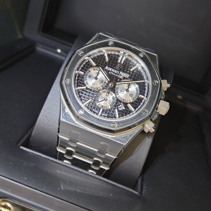 _audemars_piguet__royal_oak__2_1697002992_ffc8d1a8_progressive