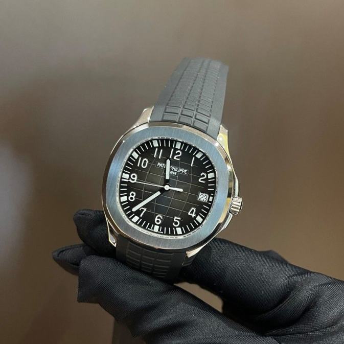 nos_patek_philippe__aquanant_5_1702445106_5516ef16_progressive