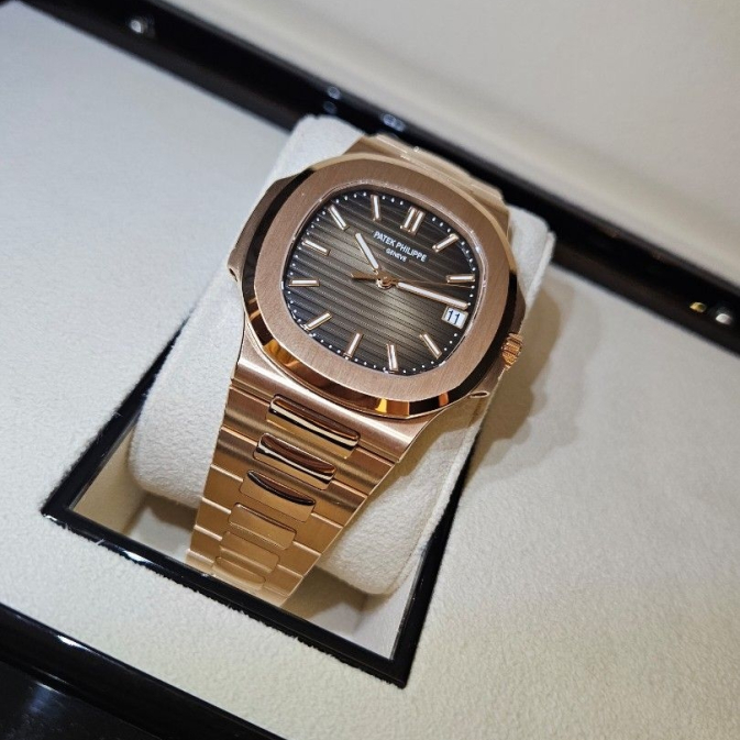 patek_philippe__nautilus_57111_1693899616_a43f8b74_progressive